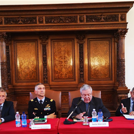 Da sinistra: Mario Ciccotti (Capitano Farmacista), Sergio Daniotti (presidente di Banco Farmaceutico, Nicola Lanza de Cristoforis (generale, comandante del COI), Santo Marcianò (Ordinario Militare), Michele Uda (direttore generale di Assogenerici), Daiana